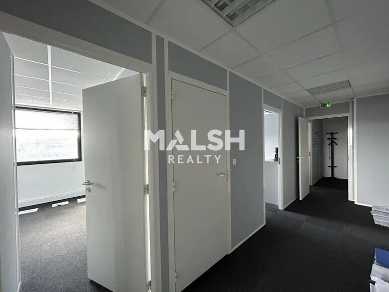 Office in Brignais to rent - Building Photo - Image 3 of 7