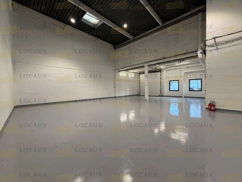 Office in Gennevilliers to rent - Building Photo - Image 2 of 30