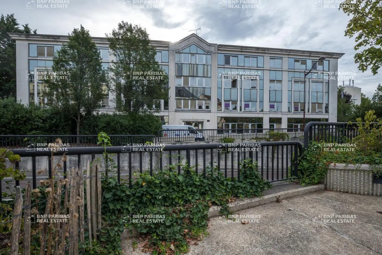 7 Rue Jean Mermoz, Versailles to rent Building Photo- Image 1 of 12