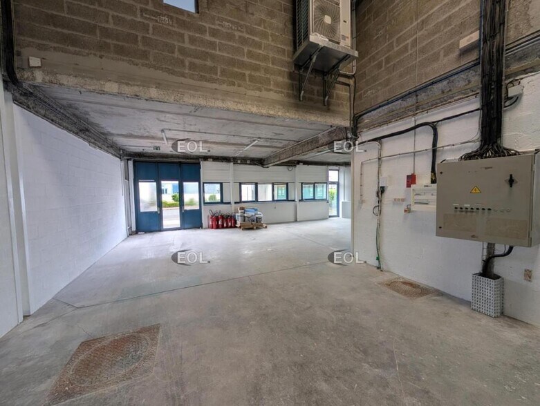 Light Industrial in Fresnes to rent - Interior Photo - Image 2 of 6