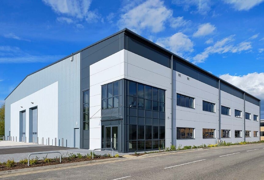 Building C, Commerce Rd, Gloucester to rent - Building Photo - Image 2 of 15
