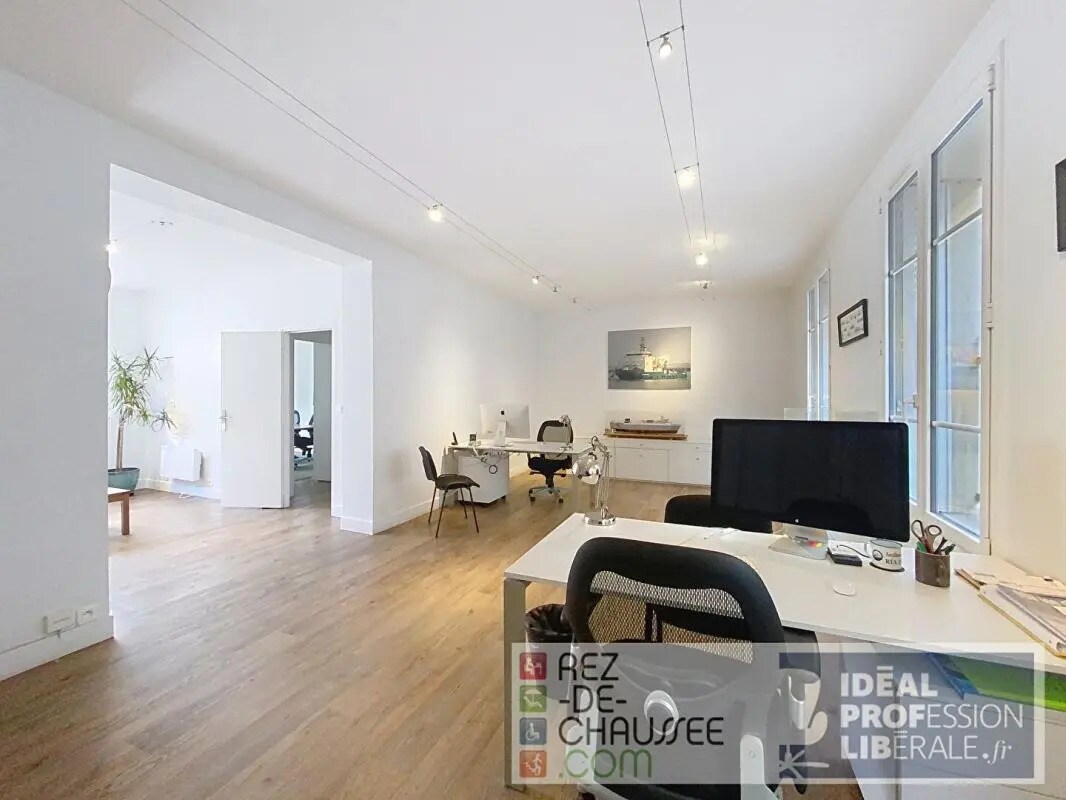 Office in Paris for sale Primary Photo- Image 1 of 9