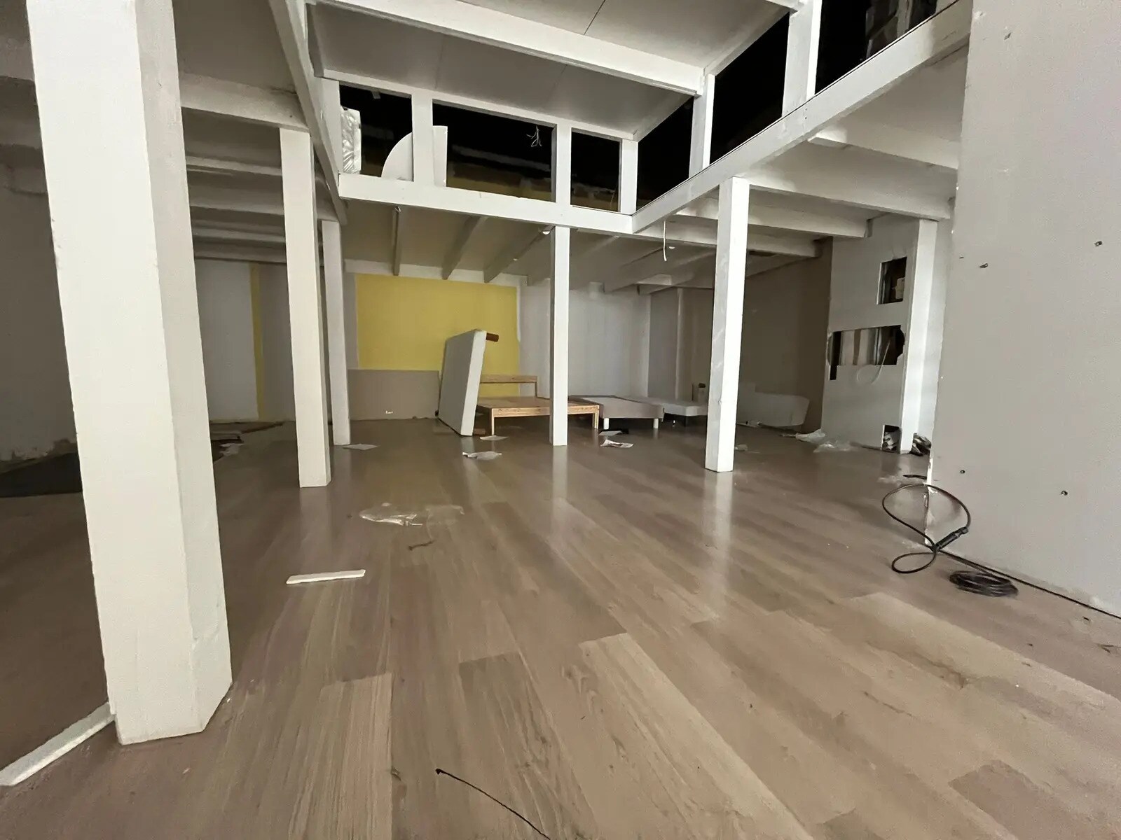 Retail in Paris to rent Interior Photo- Image 1 of 15