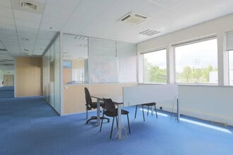 Light Industrial in Les Ulis to rent Interior Photo- Image 1 of 2