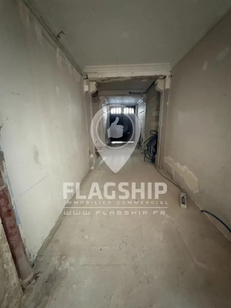 Retail in Paris to rent Interior Photo- Image 1 of 10