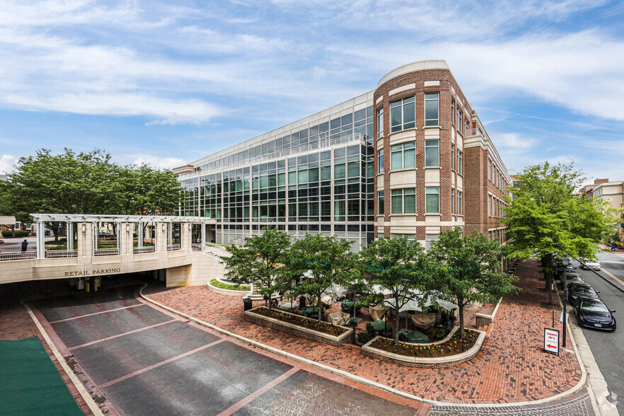 675 N Washington St, Alexandria, VA for rent - Building Photo - Image 2 of 11