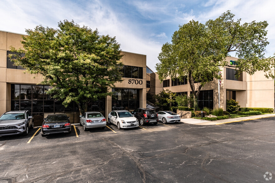 8700 State Line Rd, Leawood, KS for rent - Building Photo - Image 2 of 7