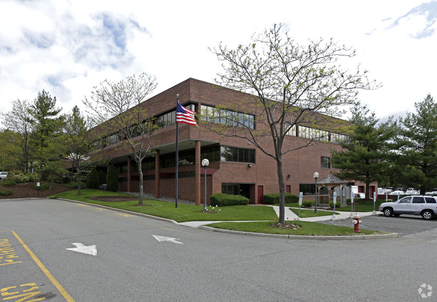 960 MacArthur Blvd, Mahwah, NJ for rent - Building Photo - Image 1 of 3