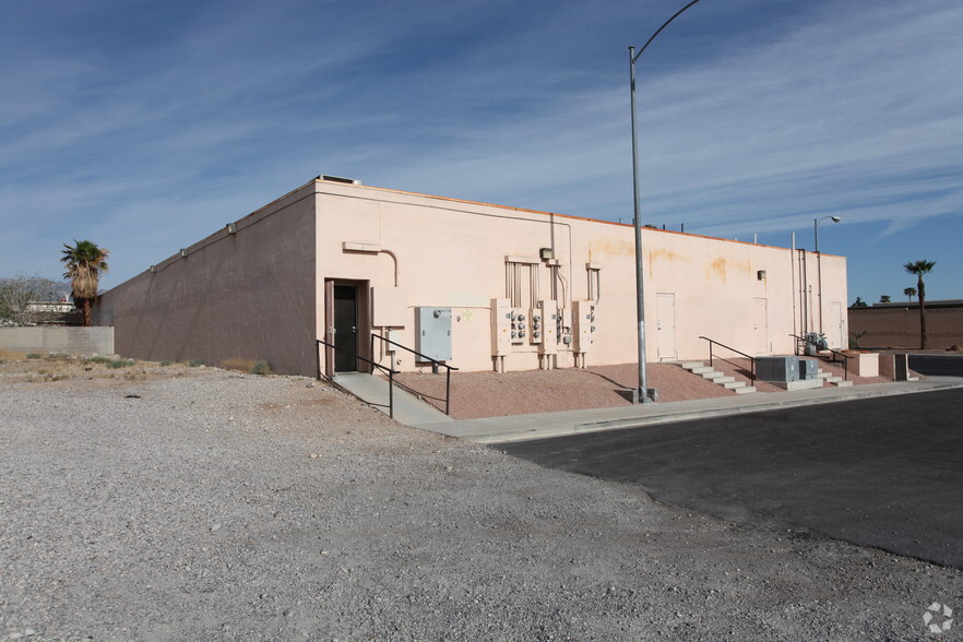 6651 Smoke Ranch Rd, Las Vegas, NV for rent - Building Photo - Image 2 of 2