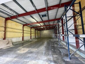 Industrial in Aulnay-sur-Mauldre for sale Interior Photo- Image 1 of 3