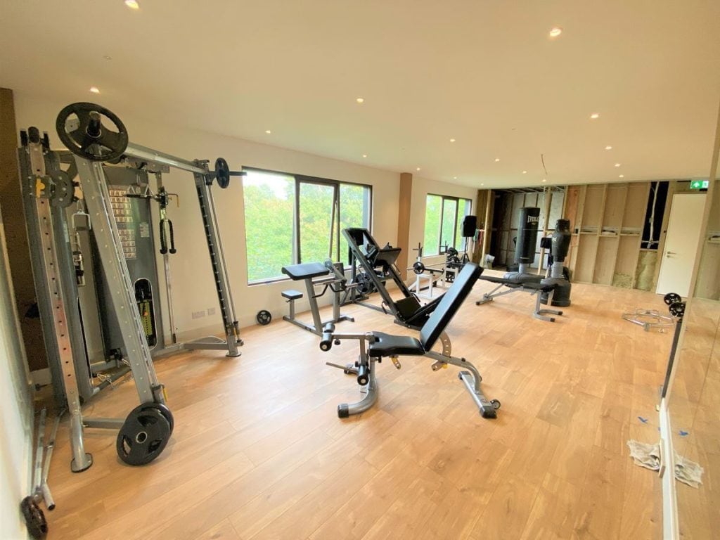 Boston Business Park, London to rent Interior Photo- Image 1 of 11