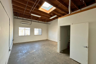 3221 S Hill St, Los Angeles, CA for rent Interior Photo- Image 2 of 4