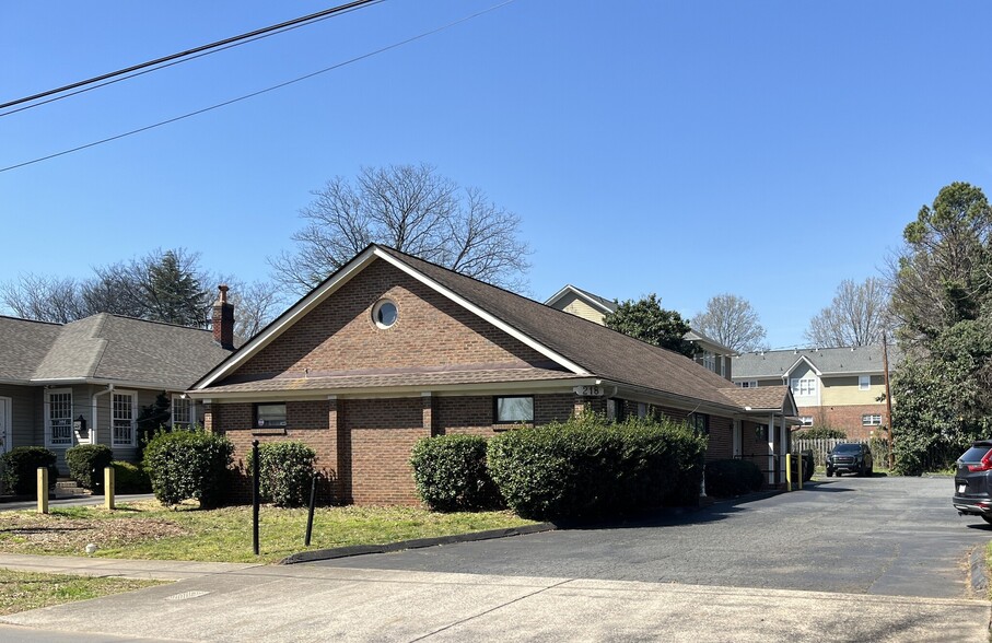 218 Baldwin Ave, Charlotte, NC for rent - Building Photo - Image 1 of 4