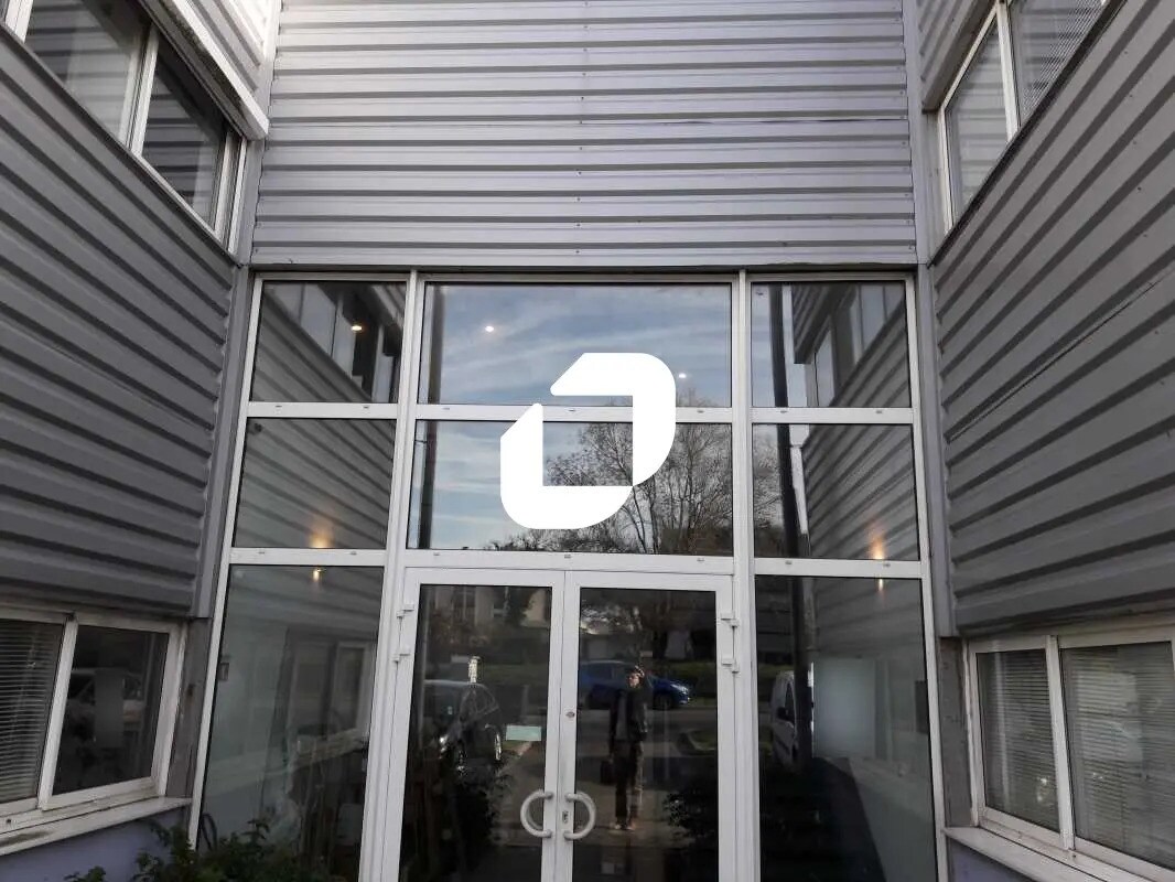 Office in Lormont for sale Building Photo- Image 1 of 14