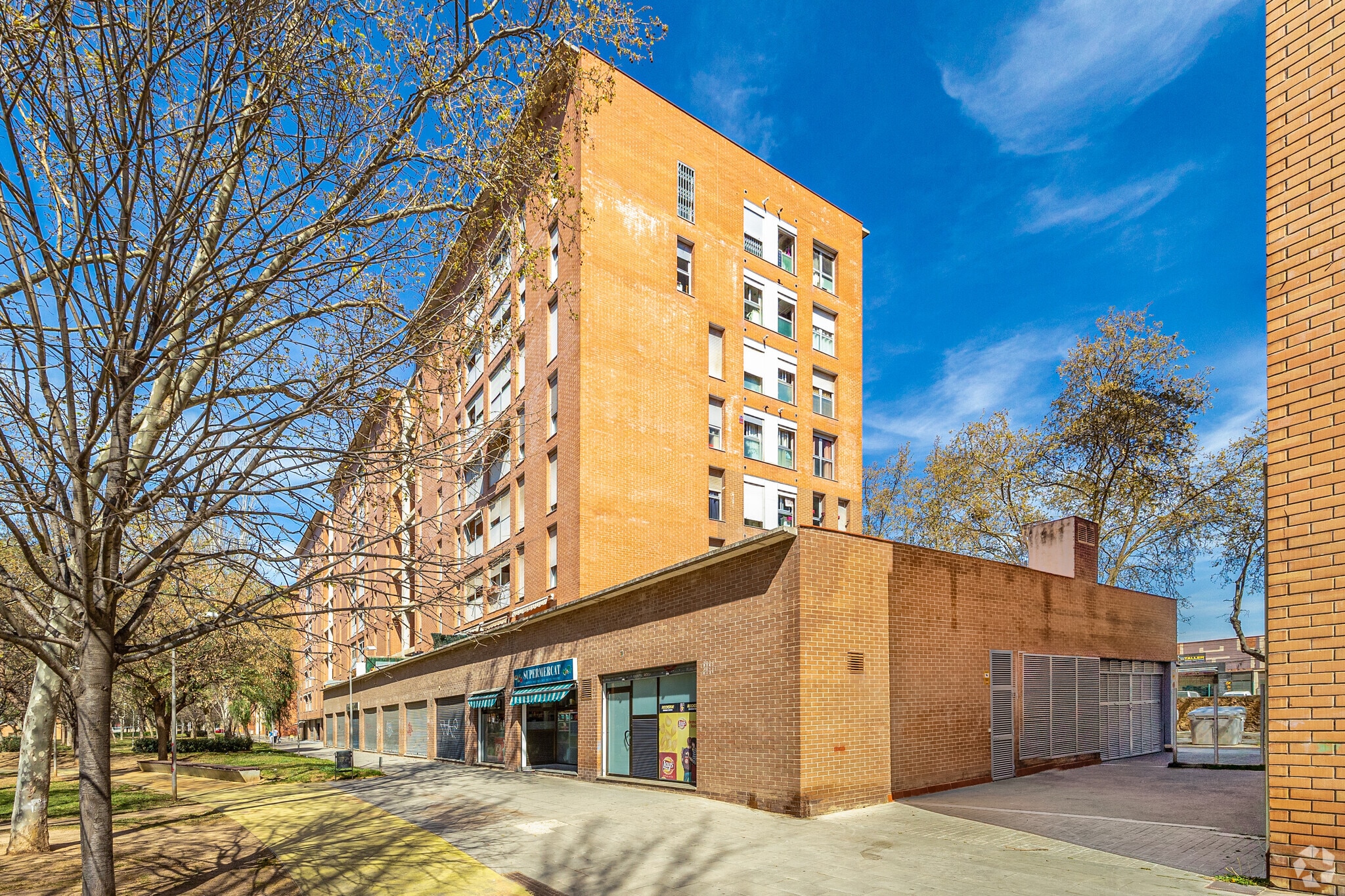 Retail in Barcelona, Barcelona to rent Primary Photo- Image 1 of 2