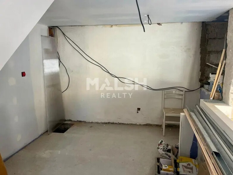 Retail in Caluire-et-Cuire to rent - Interior Photo - Image 2 of 4