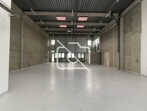 Office in Fresnes to rent Interior Photo- Image 2 of 7