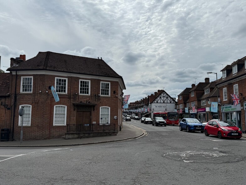 32 High St, Gerrards Cross to rent - Building Photo - Image 3 of 6