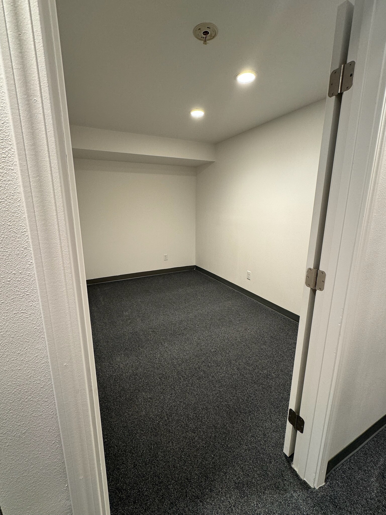 1321 Northwood Center Ct, Coeur d'Alene, ID to rent Building Photo- Image 1 of 1