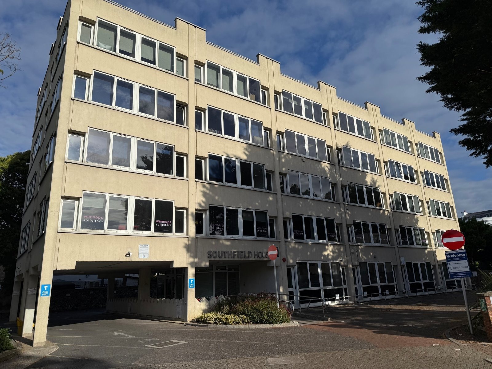 11 Liverpool Gdns, Worthing to rent Building Photo- Image 1 of 12