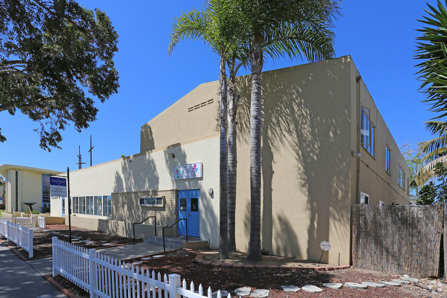 1050 Thomas Ave, San Diego, CA for rent - Building Photo - Image 2 of 2