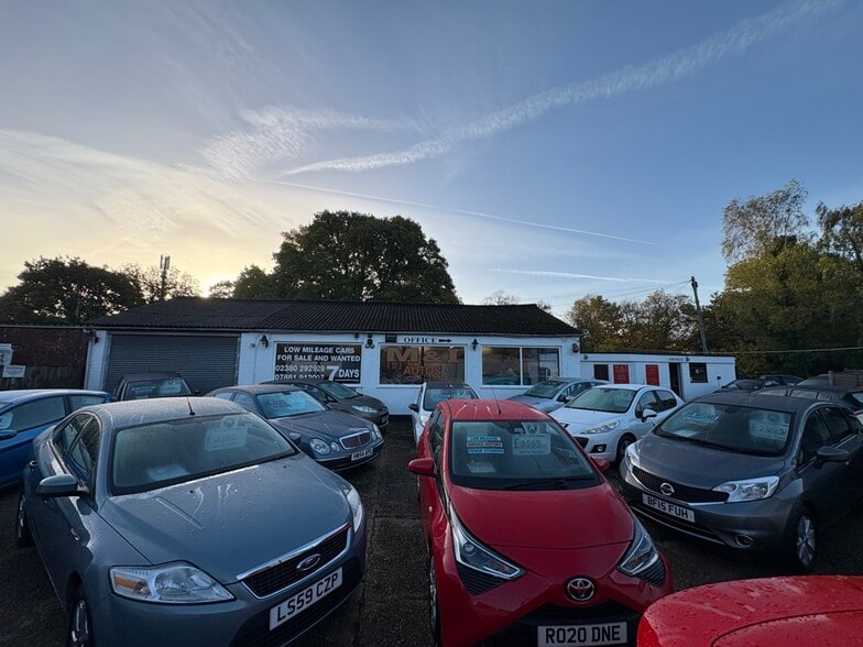 187 Lyndhurst Rd, Southampton to rent - Primary Photo - Image 1 of 7