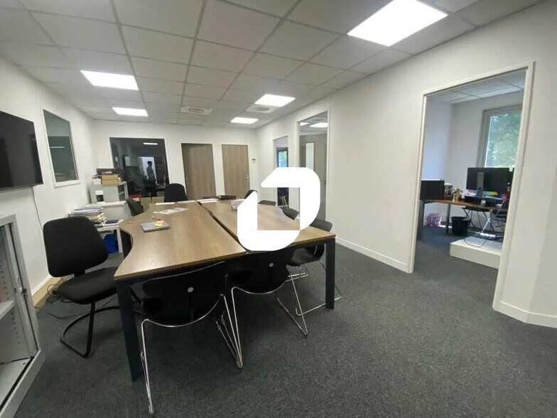 Office in Gennevilliers to rent - Building Photo - Image 3 of 13