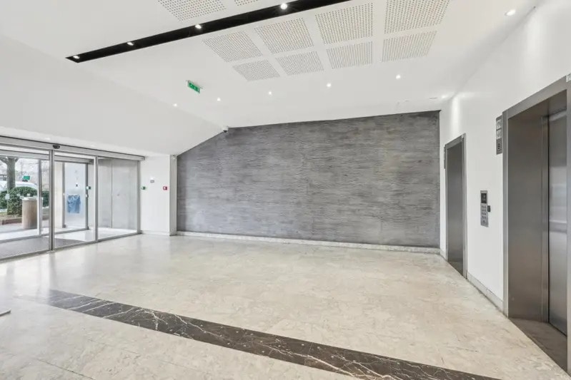 4 Avenue Laurent Cély, Asnières-sur-Seine to rent - Lobby - Image 3 of 24