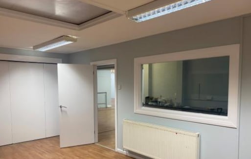 Martins Hill Ln, Dudley to rent Interior Photo- Image 1 of 2