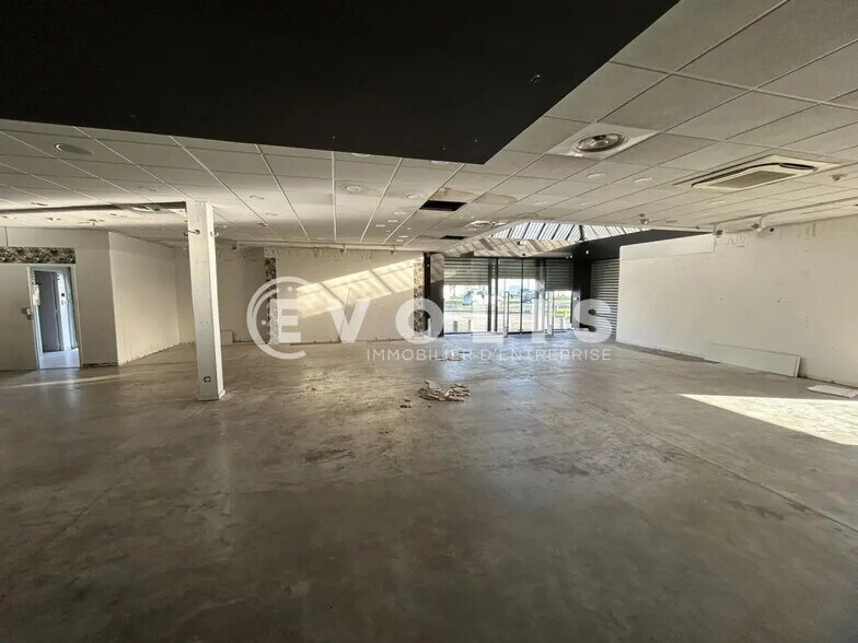 Retail in Mérignac to rent - Interior Photo - Image 3 of 7