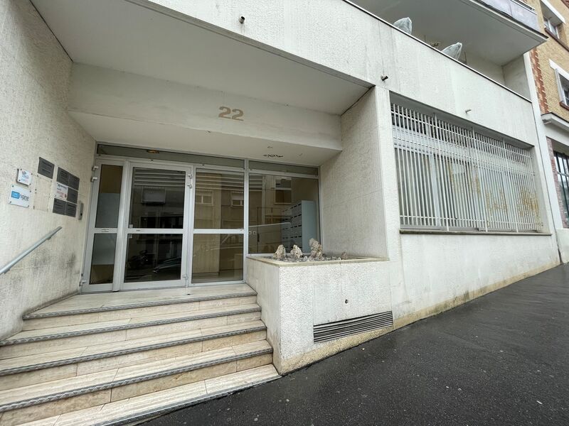 Office in Paris for sale Building Photo- Image 1 of 7