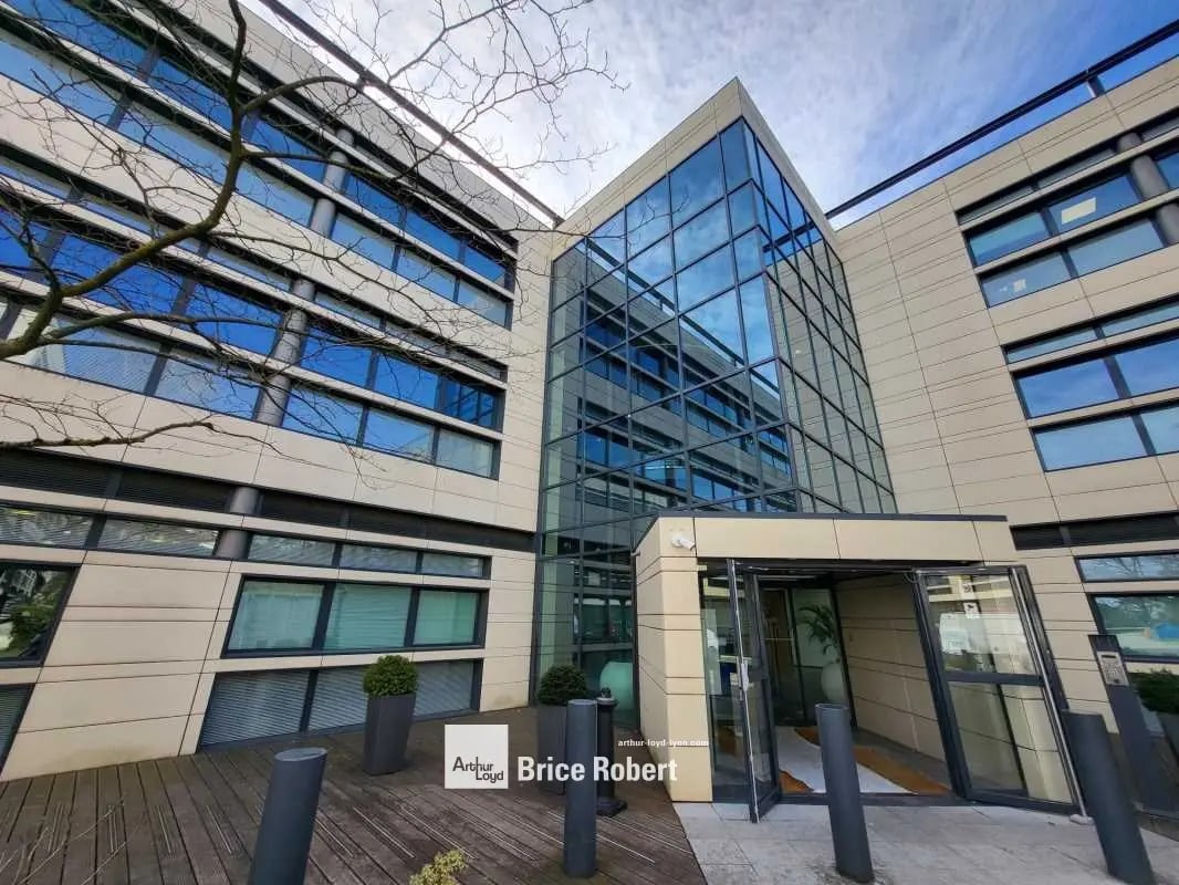 Office in Écully to rent Building Photo- Image 1 of 15