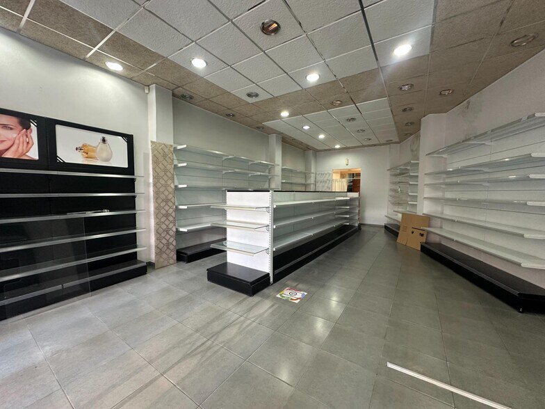 Retail in Cieza to rent - Interior Photo - Image 3 of 14