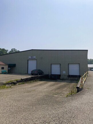 More details for 190 Twin Oaks Dr dr, Jackson, OH - Light Industrial for Rent