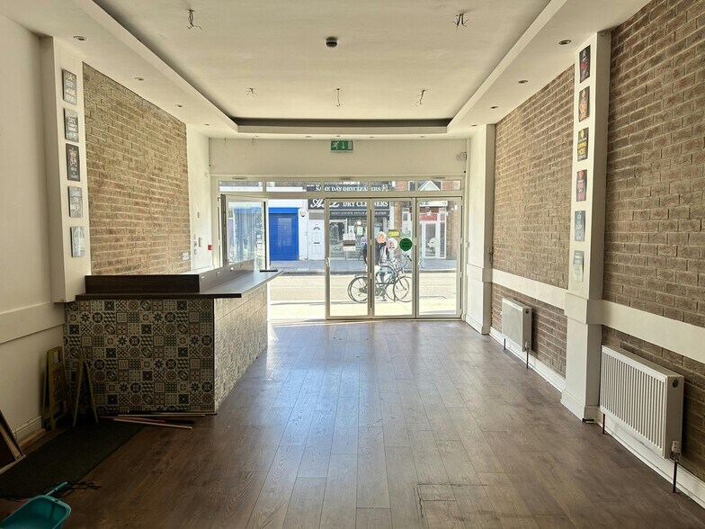 112 Askew Rd, London to rent - Building Photo - Image 3 of 6