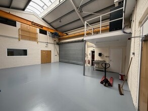6 Binns Close, Coventry to rent Interior Photo- Image 2 of 6