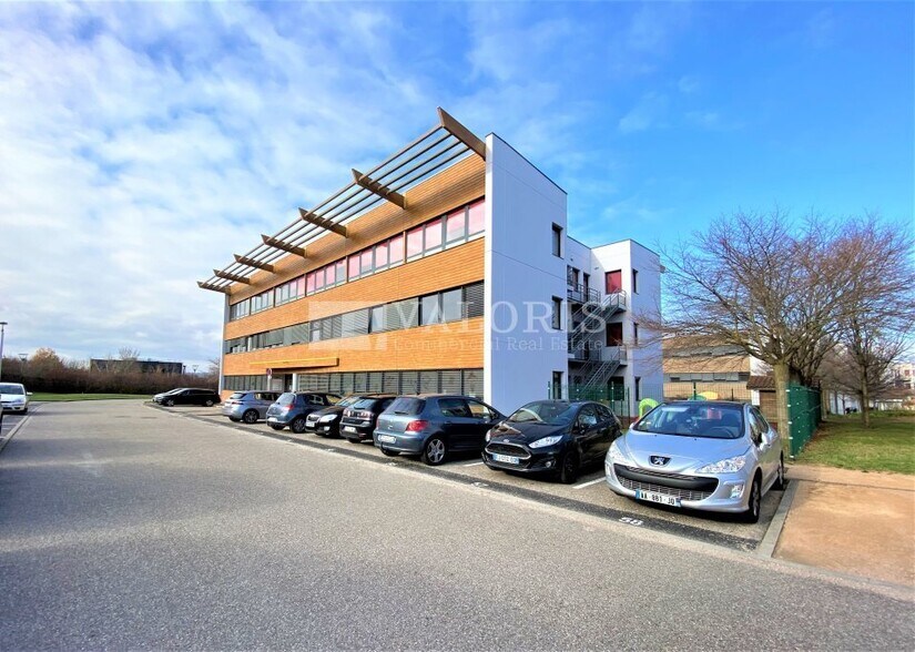 97 Allée Alexandre Borodine, Saint-Priest to rent - Building Photo - Image 3 of 7