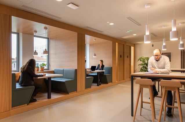 Office in to rent - Interior Photo - Image 2 of 5