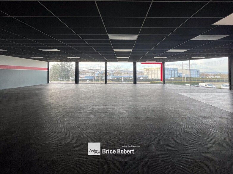 Light Industrial in Lissieu to rent - Interior Photo - Image 2 of 5