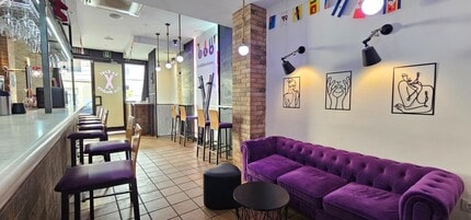 Retail in Madrid, Madrid to rent Interior Photo- Image 2 of 8