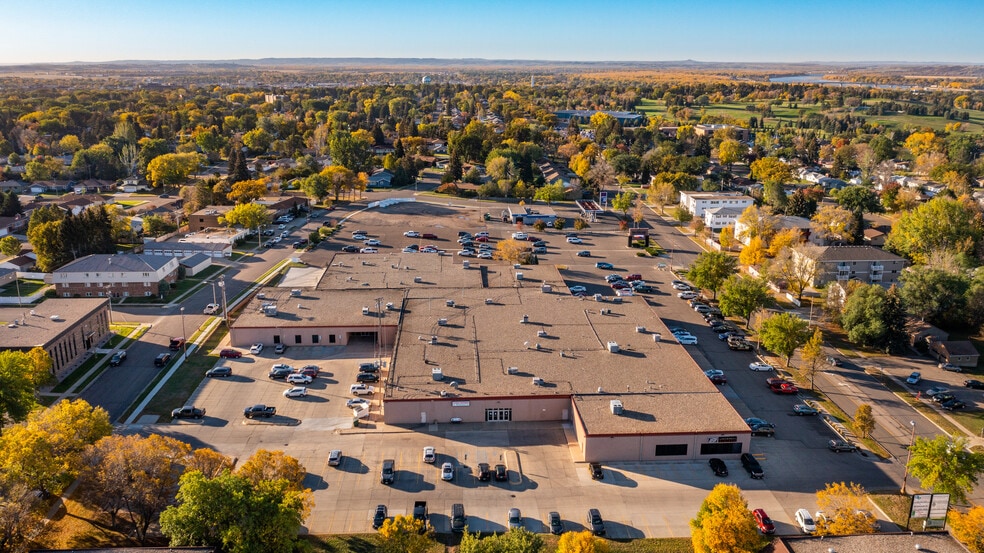 1929 N Washington St, Bismarck, ND for rent - Building Photo - Image 2 of 16