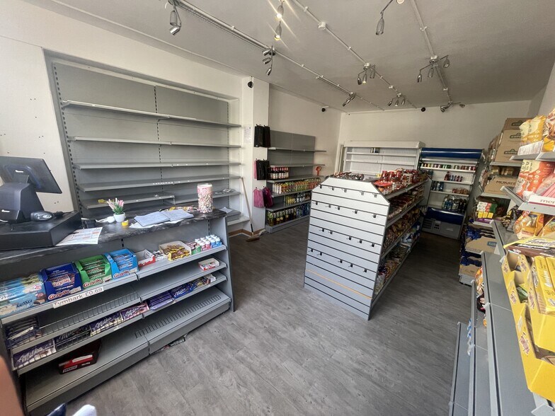 62-62B Bargates, Christchurch to rent - Building Photo - Image 3 of 6