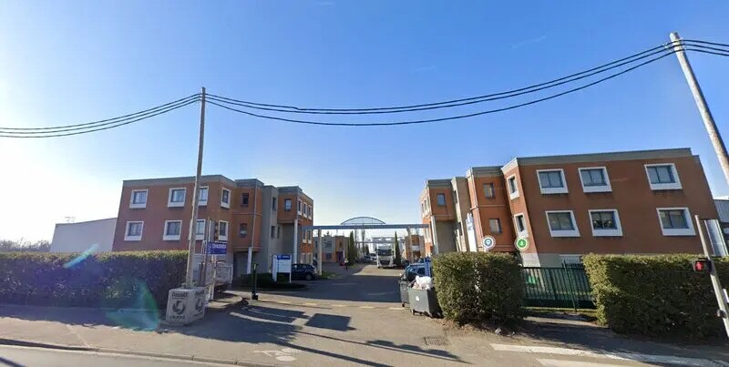 Light Industrial in Chassieu to rent Building Photo- Image 1 of 4