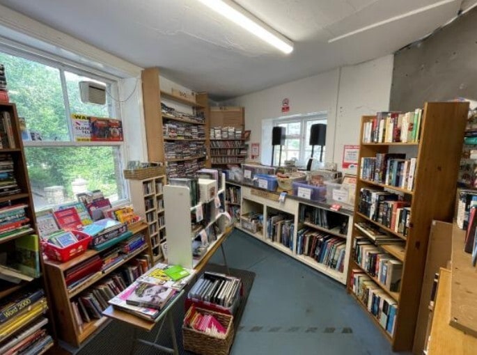 35 Bridgehouse Ln, Haworth for sale - Interior Photo - Image 3 of 4