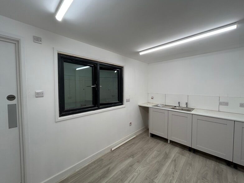 5-8 Handlemaker Rd, Frome to rent - Building Photo - Image 3 of 6