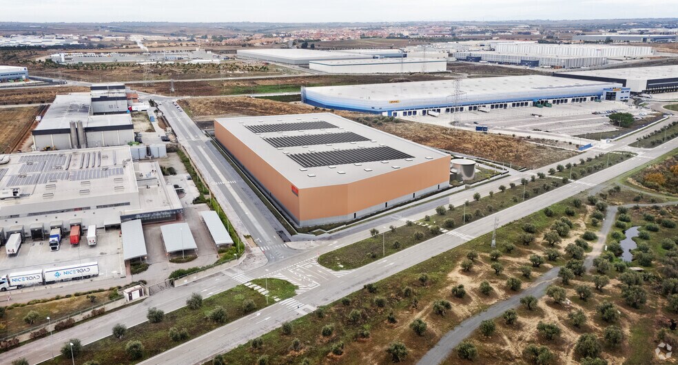 Industrial in Illescas, Toledo to rent - Building Photo - Image 3 of 5