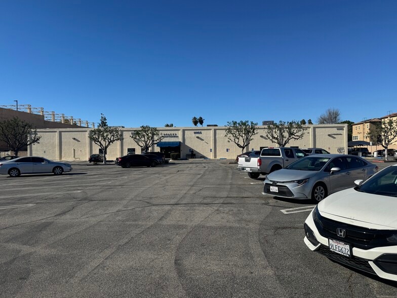 11155-11165 Sepulveda Blvd, Mission Hills, CA for sale - Building Photo - Image 1 of 10