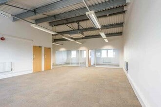 Chapel Mill Rd, Kingston Upon Thames to rent Interior Photo- Image 2 of 3