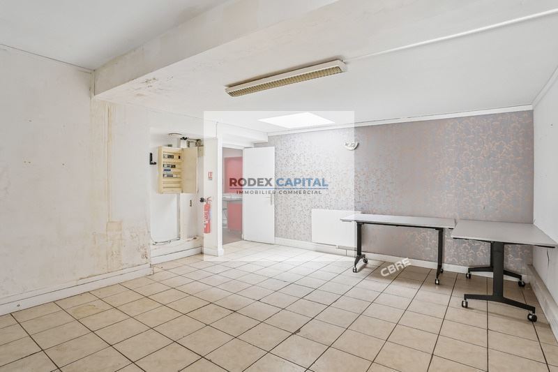 Retail in Paris to rent - Interior Photo - Image 3 of 8