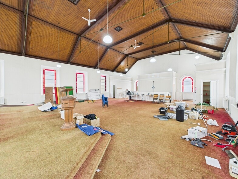 2-6 Crosshouse Rd, Kilmaurs to rent - Building Photo - Image 3 of 8